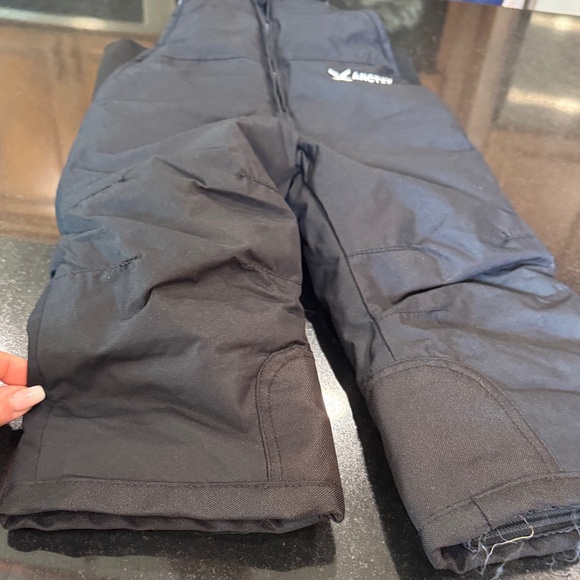 Arctic snowsuit toddler 2t - Picture 2 of 8